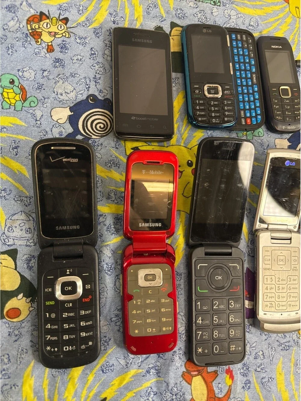 *Used* Lot of 12 Phones Older Smart Phones & Flip Phones UNTESTED* *PARTS ONLY*